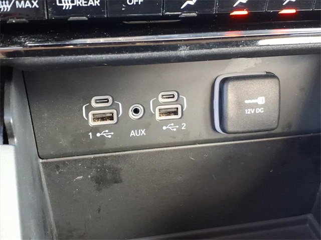 Used 2023 Jeep Grand Cherokee Laredo image 8