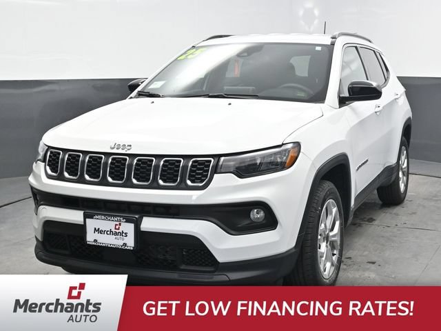 Used 2025 Jeep Compass Latitude AWD/4WD image 2