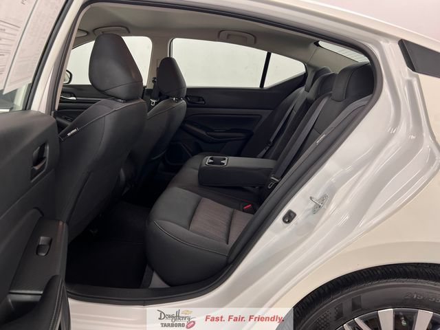 Used 2025 Nissan Altima 2.5 SV FWD image 33