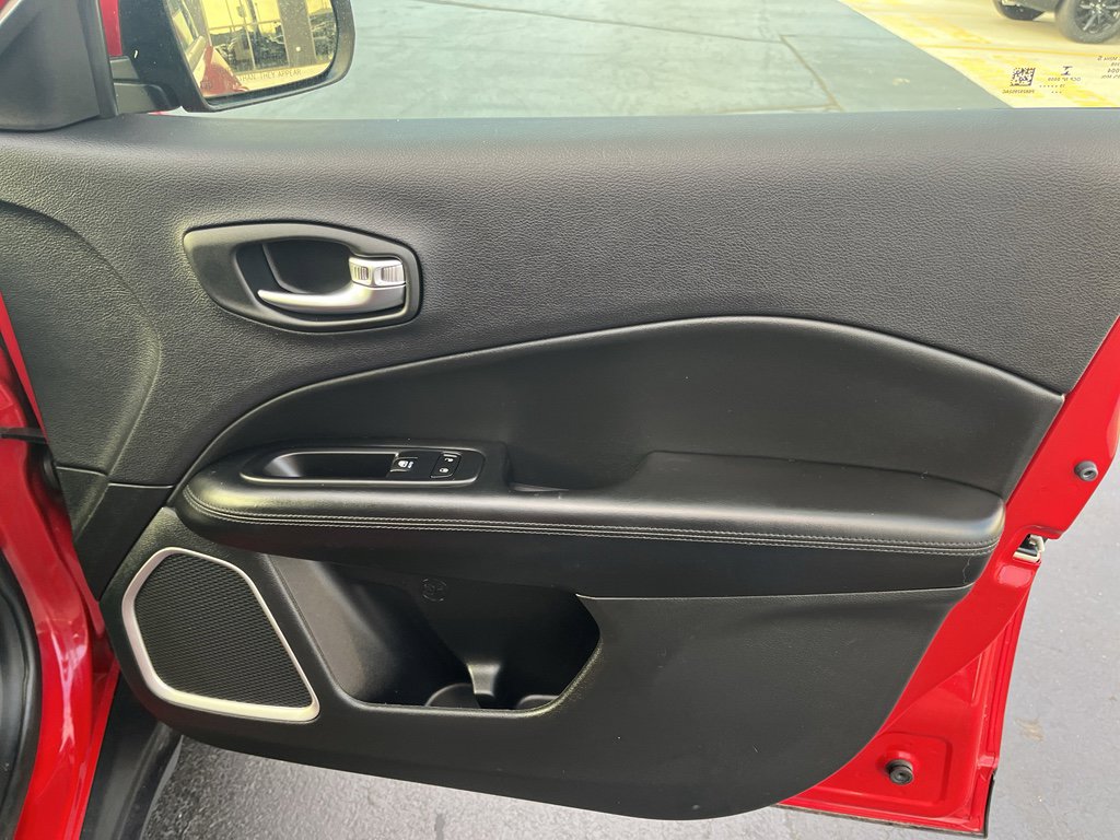 Used 2020 Jeep Compass Latitude image 31