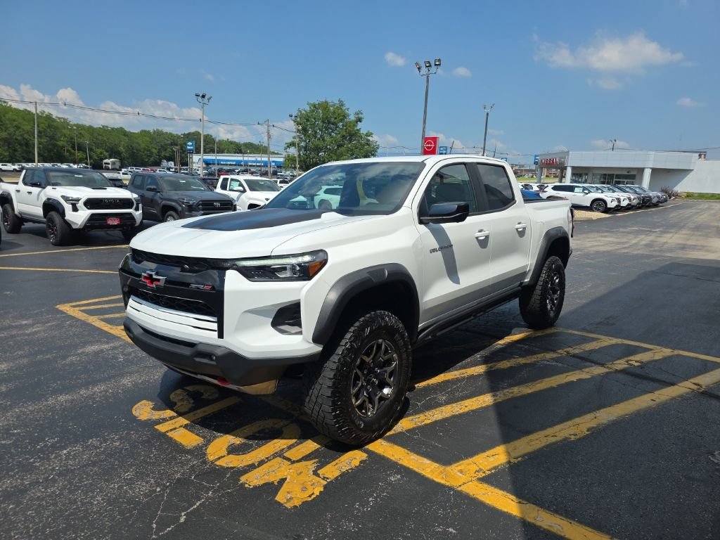 Used 2024 Chevrolet Colorado ZR2 w/ ZR2 Convenience Package III AWD/4WD image 9