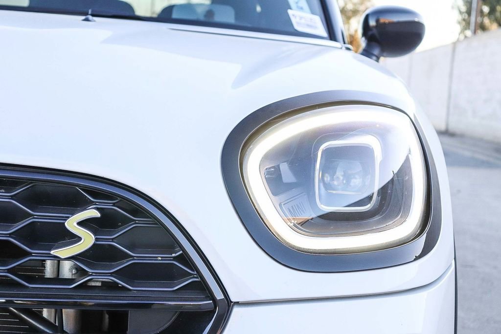 Used 2023 MINI Cooper Countryman SE w/ Storage Package image 8