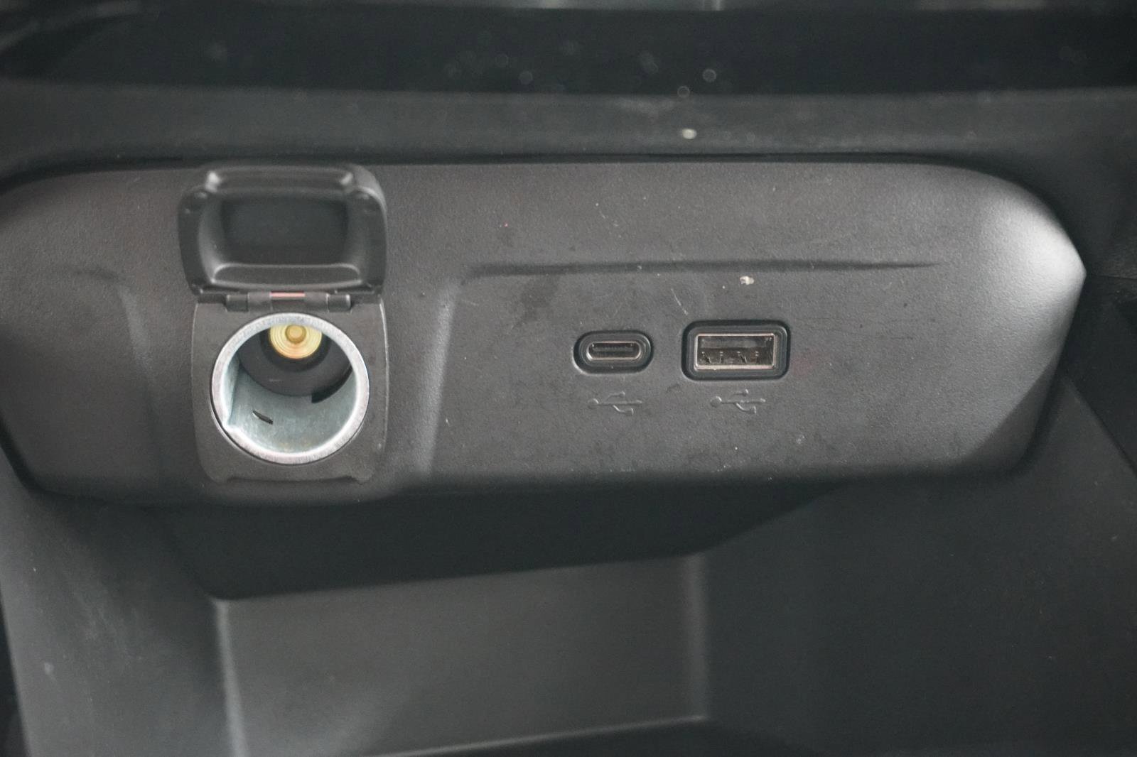 Used 2025 Chevrolet Trax LT w/ Driver Confidence Package image 28