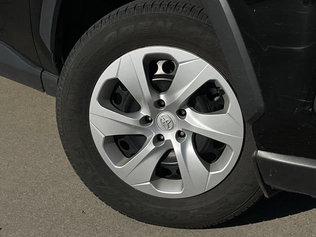 Used 2025 Toyota RAV4 LE AWD/4WD image 9