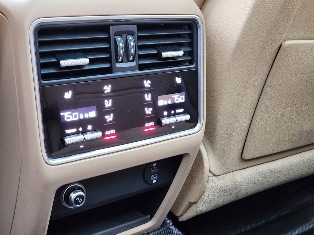 Used 2023 Porsche Cayenne Platinum Edition image 32