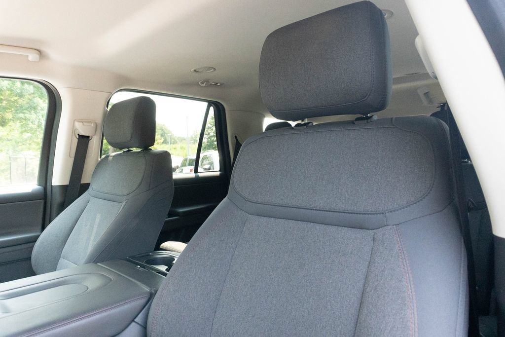Used 2025 Ford Expedition Active RWD image 22