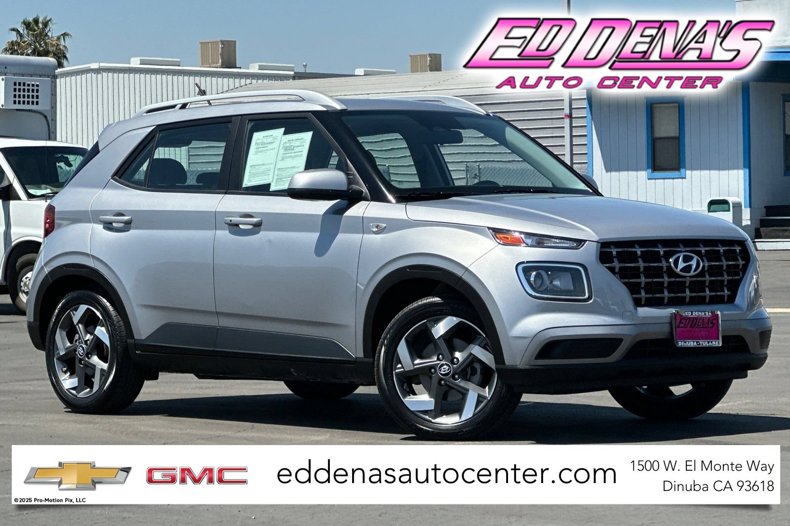 Used 2025 Hyundai Venue SEL FWD image 1