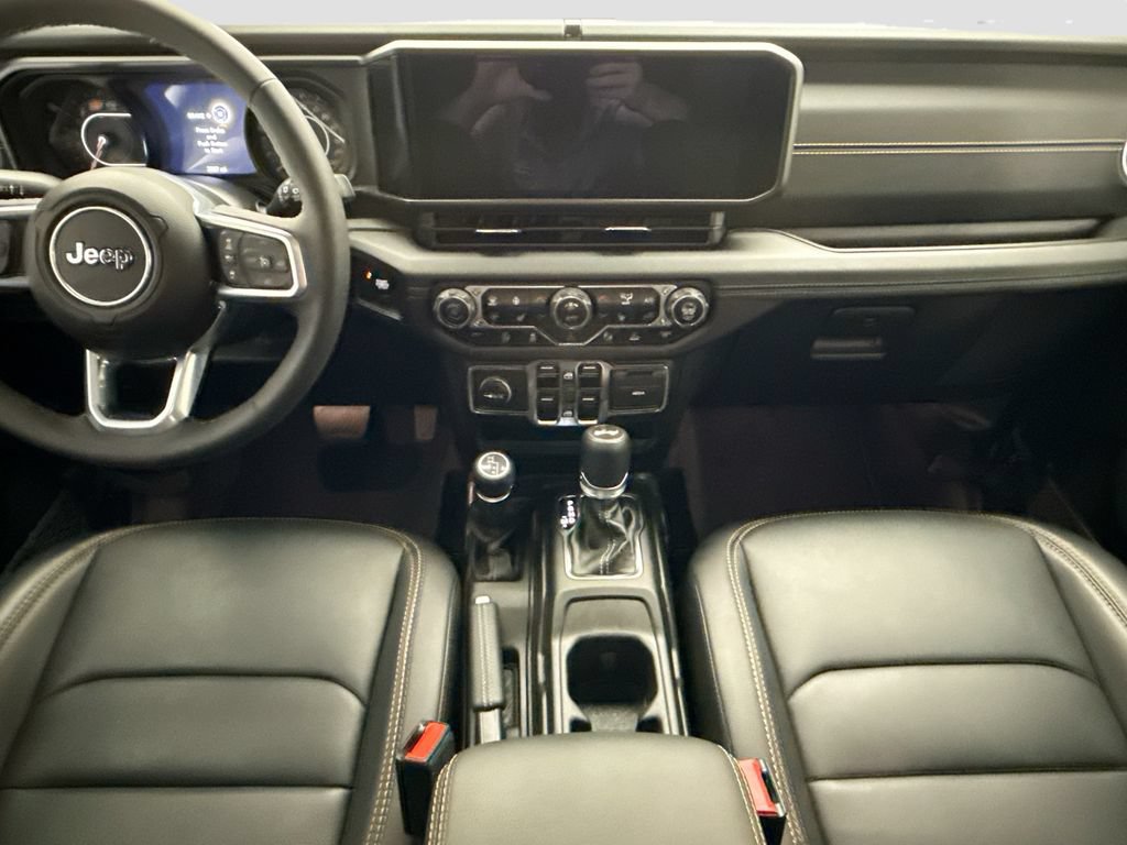 Used 2025 Jeep Wrangler Unlimited Sahara AWD/4WD image 13