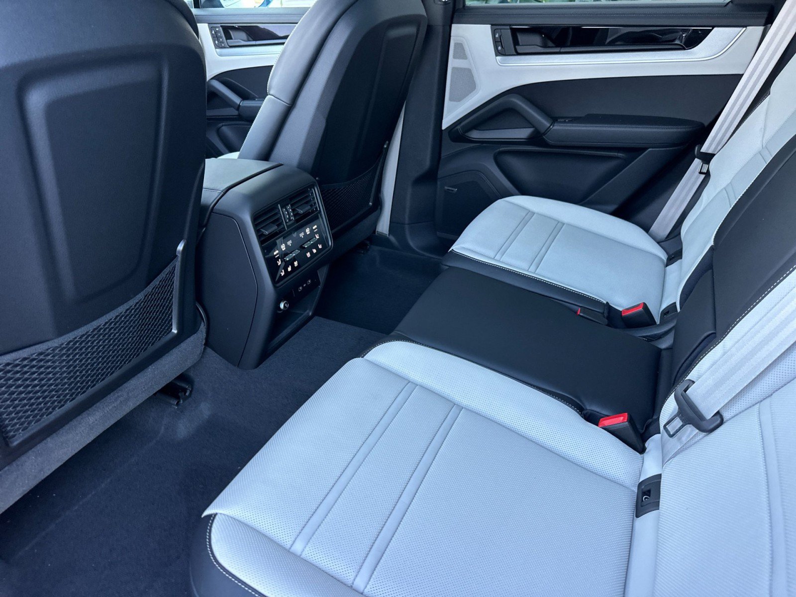 New 2026 Porsche Cayenne Coupe AWD/4WD image 13