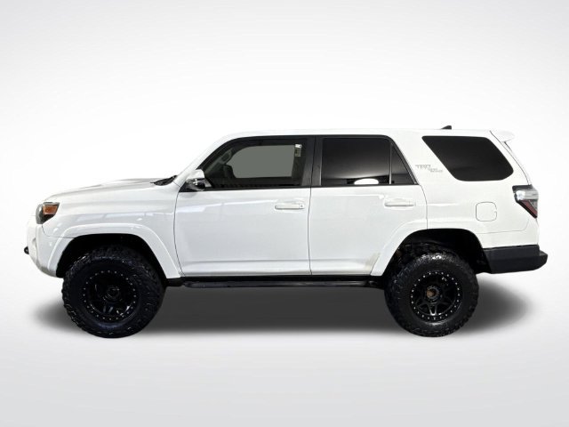 Used 2018 Toyota 4Runner TRD Off-Road Premium AWD/4WD image 29