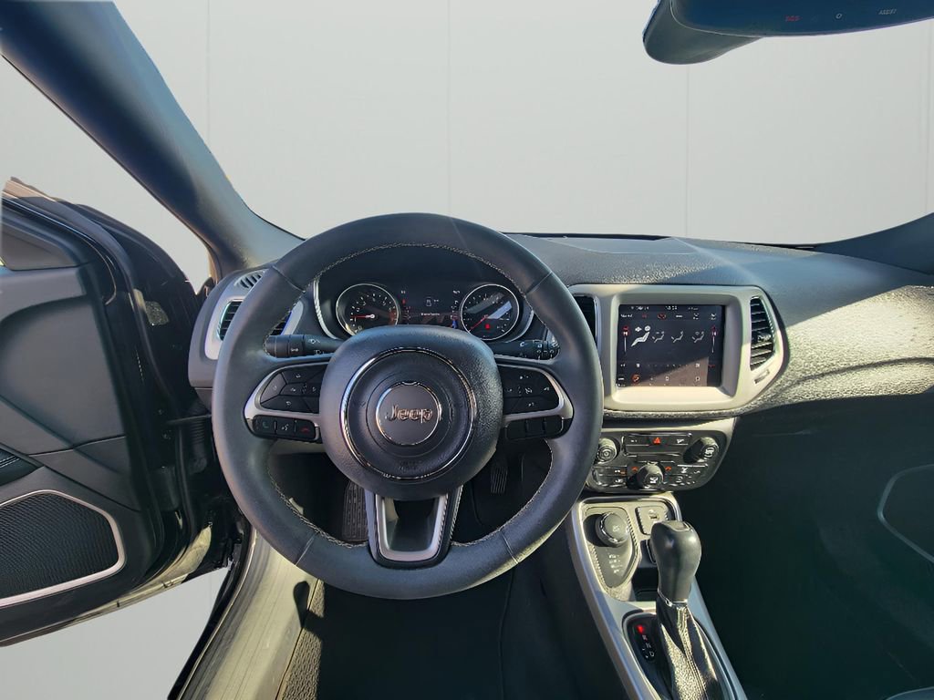 Used 2021 Jeep Compass Latitude image 12