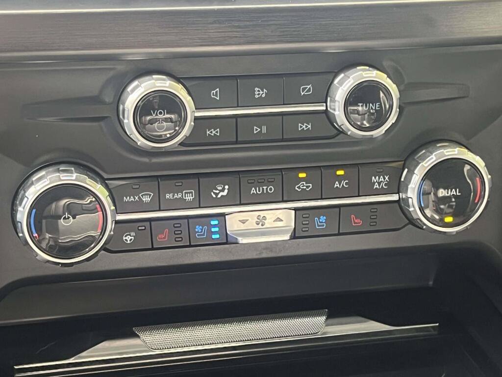 Used 2024 Ford F350 Lariat w/ Lariat Ultimate Package AWD/4WD image 27