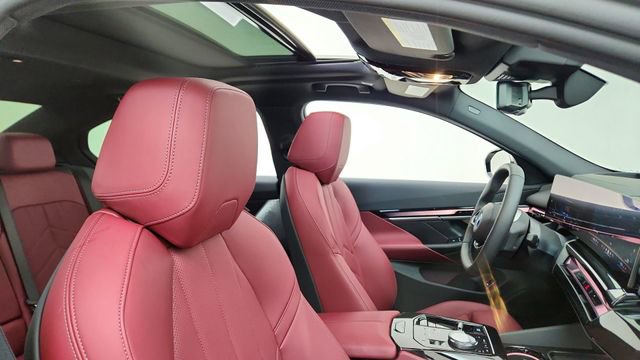 Used 2025 BMW i5 xDrive40 image 22