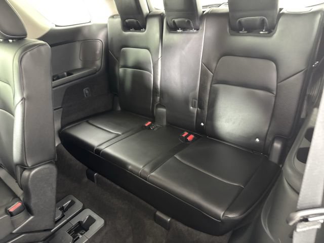 Used 2025 Nissan Pathfinder SL AWD/4WD image 23