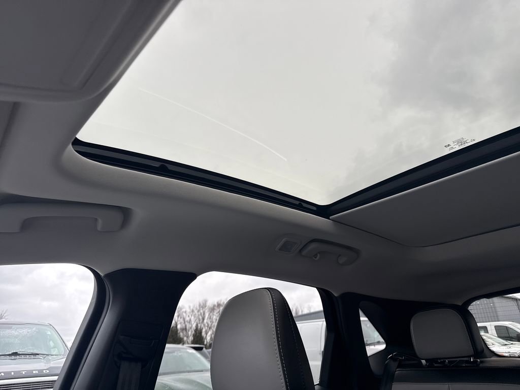 Used 2025 Ford Escape Platinum image 38