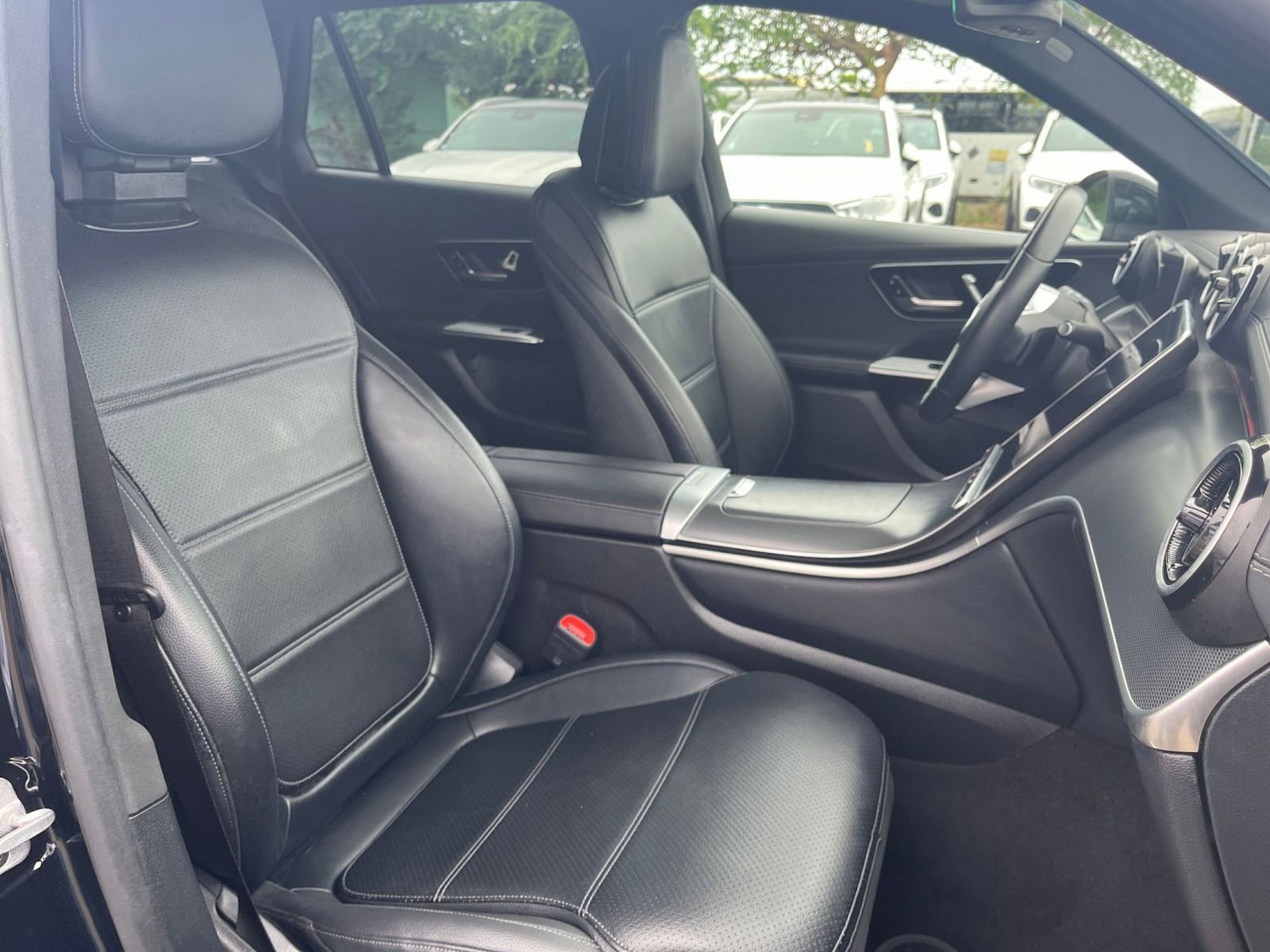 Used 2024 Mercedes-Benz GLC 300 image 36