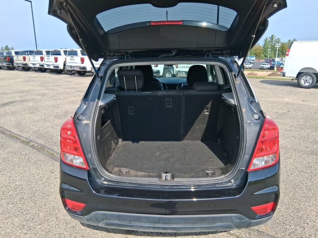 Used 2022 Chevrolet Trax LS w/ Tint and Cruise Package AWD/4WD image 19