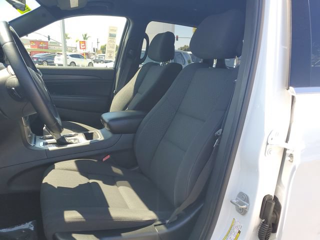 Used 2019 Jeep Grand Cherokee Laredo RWD image 15