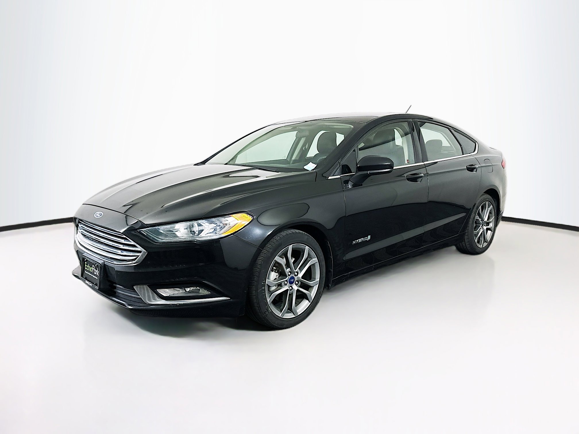 Used 2017 Ford Fusion SE w/ Equipment Group 601A FWD image 3