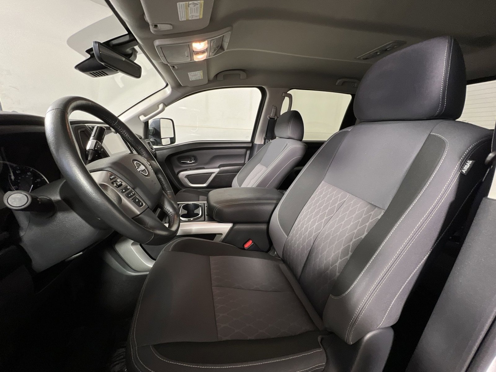 Used 2024 Nissan Titan SV w/ SV Convenience Package image 13