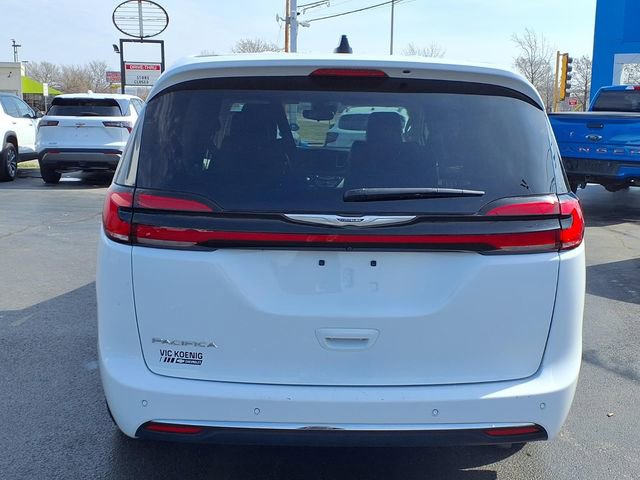 Used 2024 Chrysler Pacifica Touring-L FWD image 19