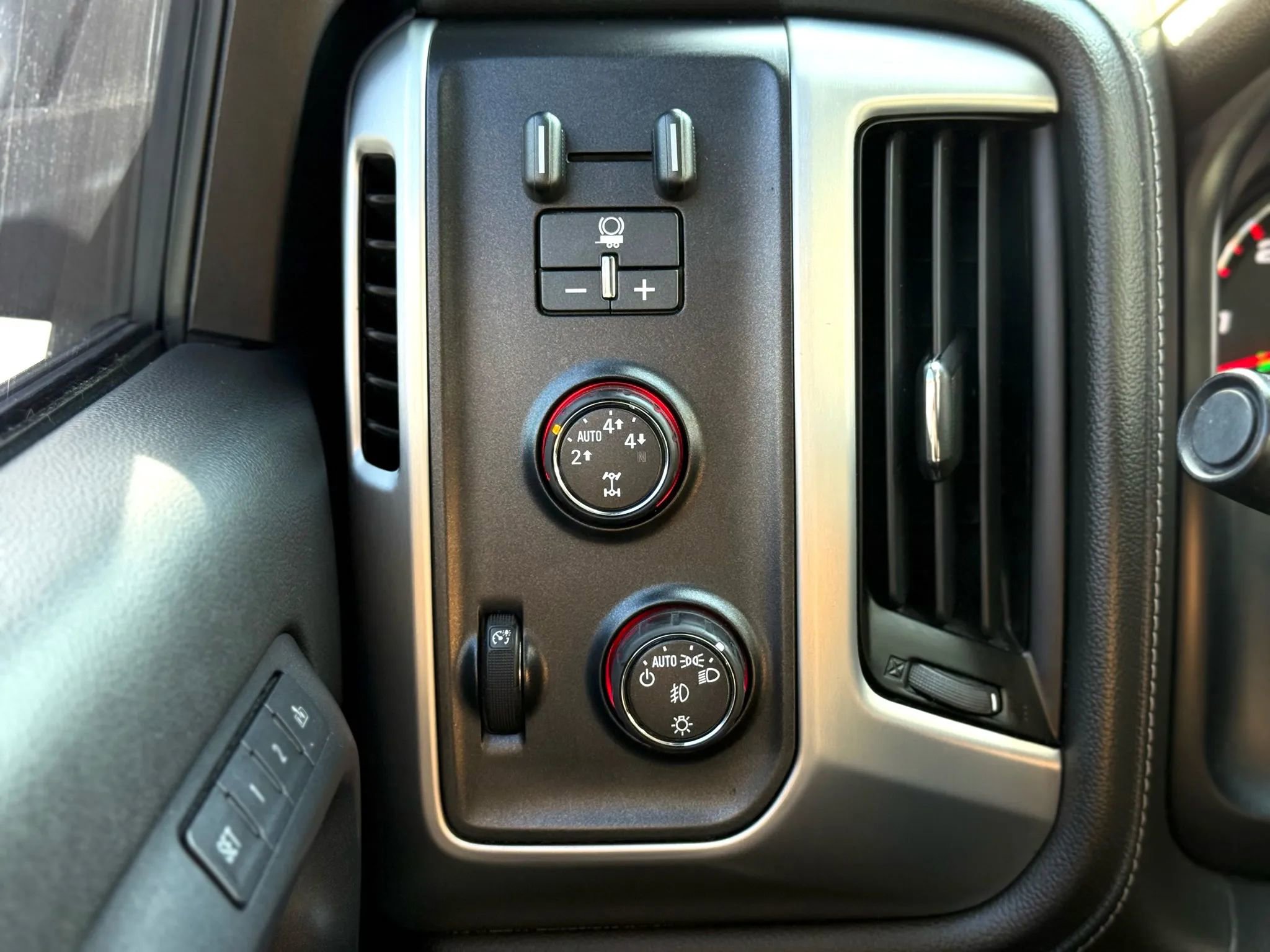 Used 2015 GMC Sierra 1500 SLT AWD/4WD image 17