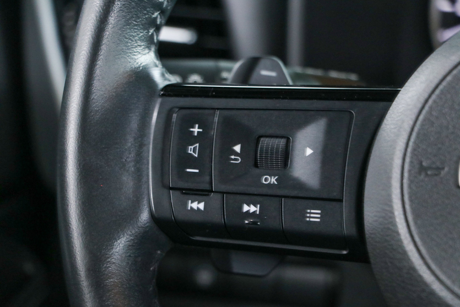 Used 2023 Nissan Rogue SV w/ SV Premium B Package AWD/4WD image 13