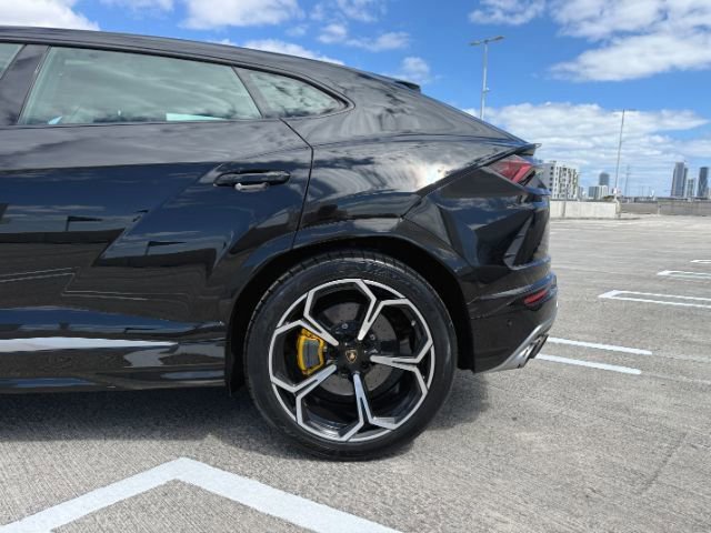 Used 2020 Lamborghini Urus image 31