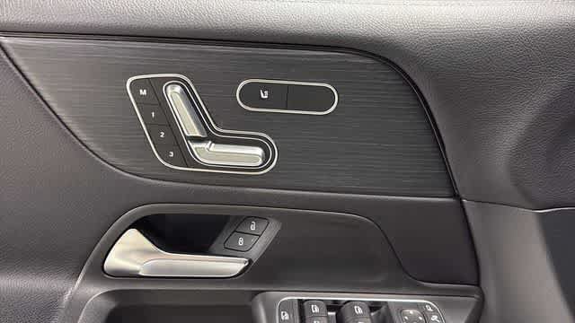 Used 2022 Mercedes-Benz GLB 250 4MATIC image 15