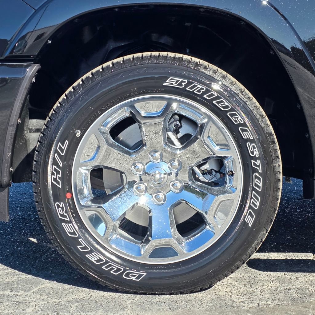 New 2026 RAM 1500 4x4 Crew Cab image 9