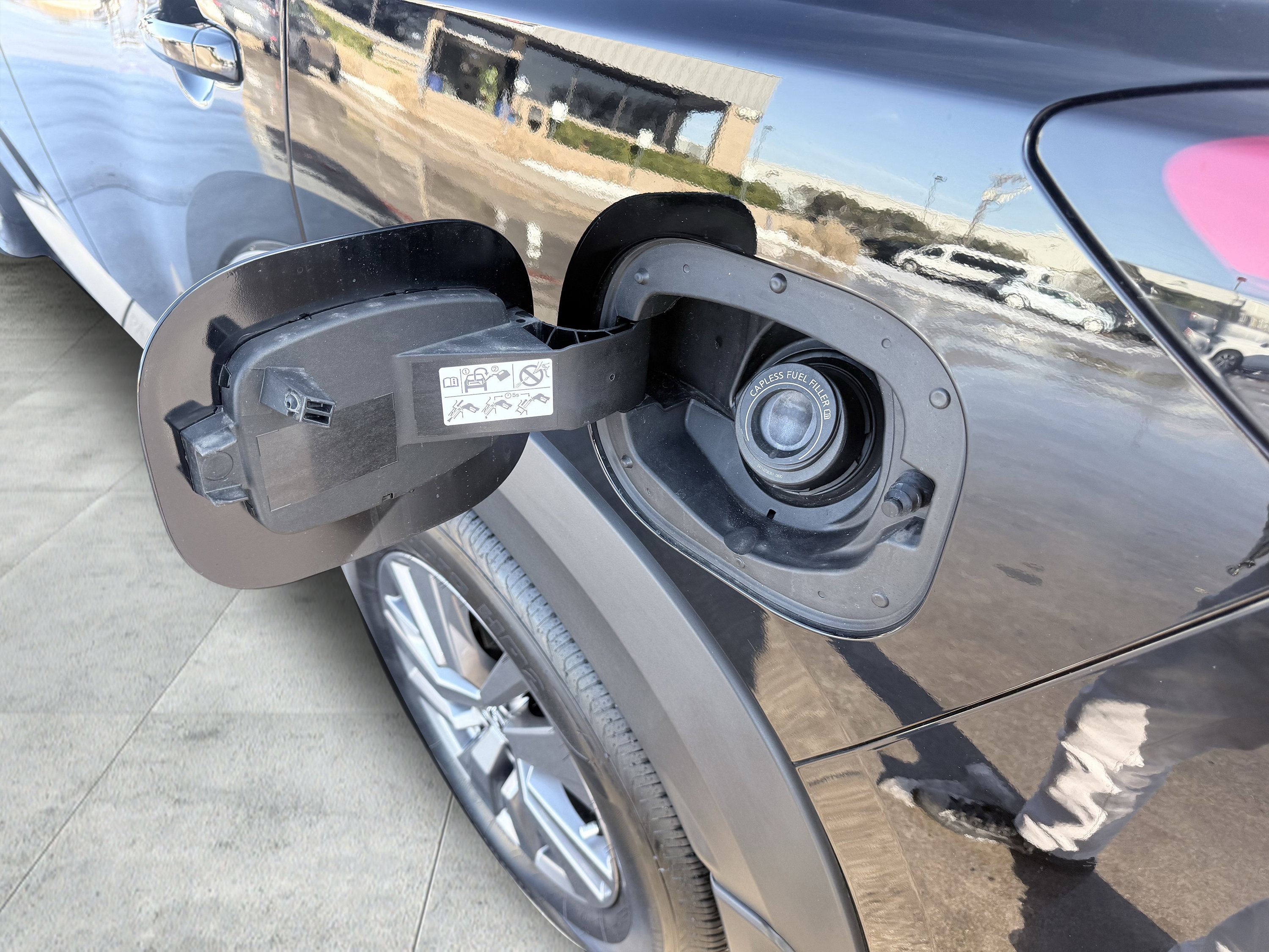 Used 2025 Nissan Pathfinder S image 15