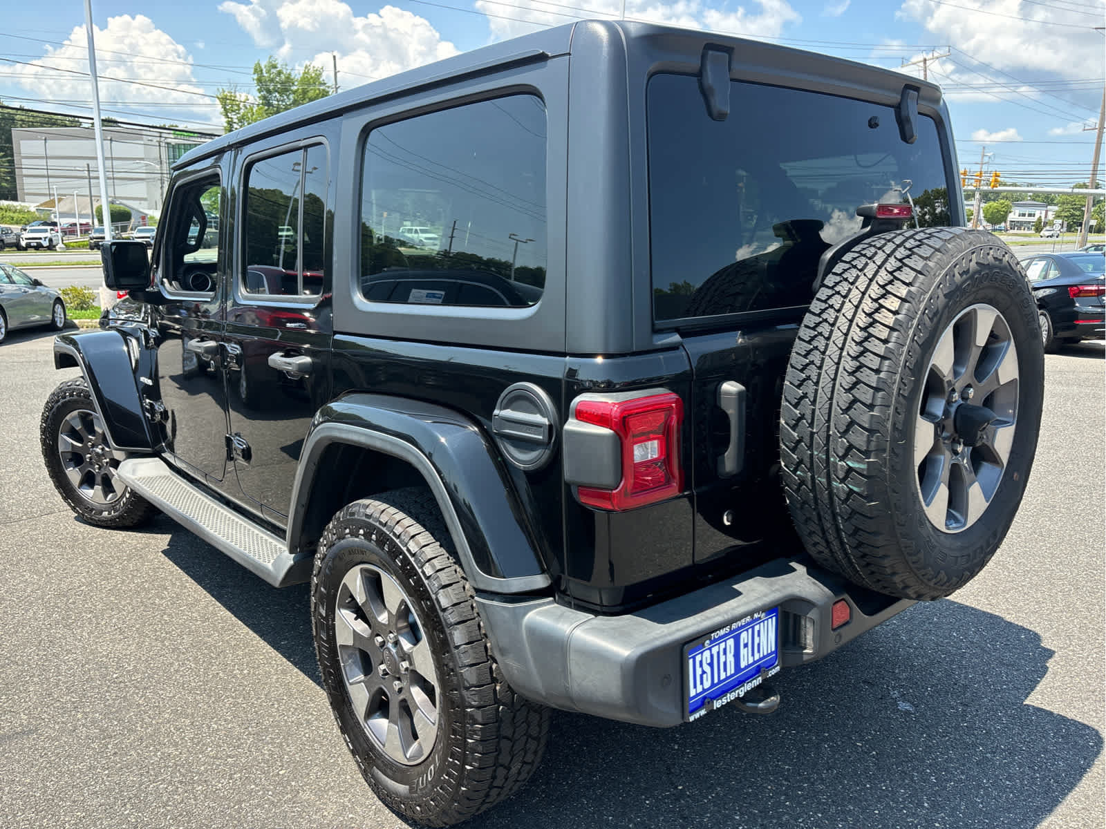 Used 2018 Jeep Wrangler Unlimited Sahara AWD/4WD image 33