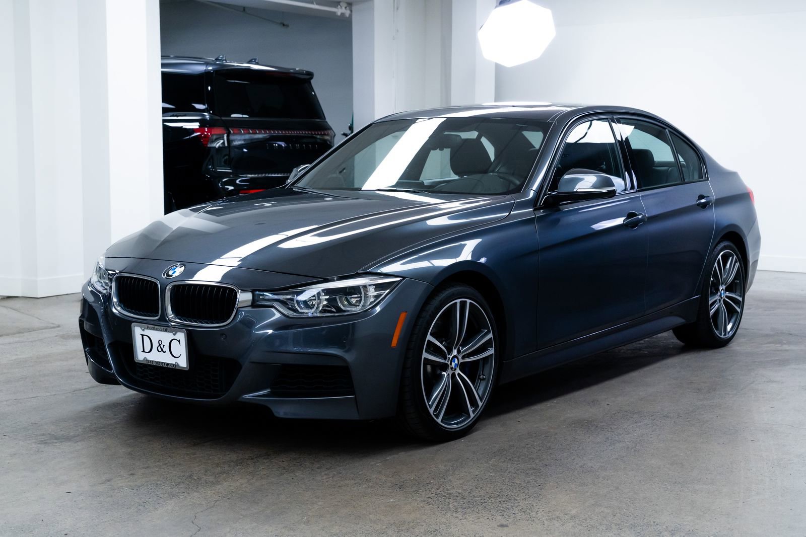 Used 2016 BMW 340i xDrive Sedan w/ Technology Package image 3