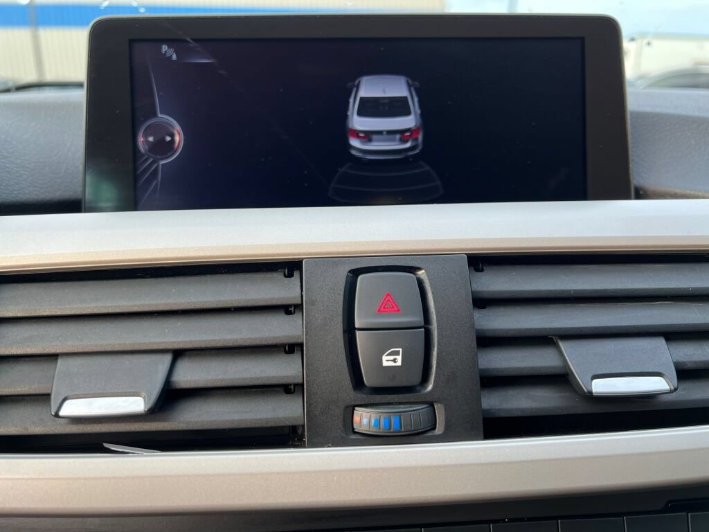 Used 2015 BMW 320i xDrive Sedan AWD/4WD image 25