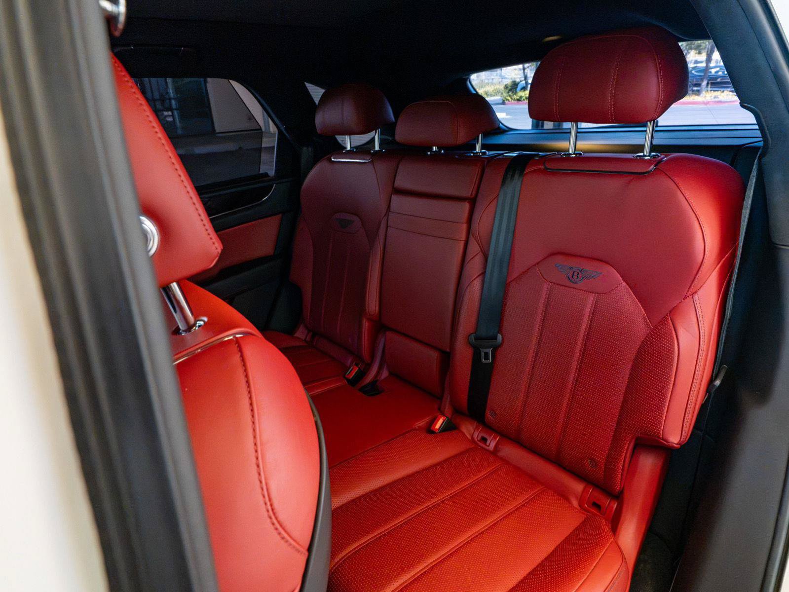 Used 2023 Bentley Bentayga AWD/4WD image 24