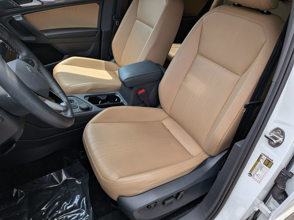 Used 2024 Volkswagen Tiguan SE AWD/4WD image 12