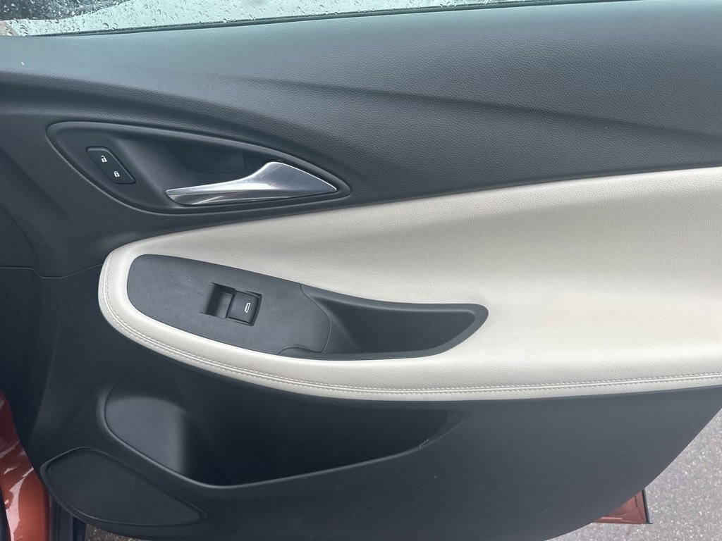 Used 2020 Buick Encore GX Essence w/ Advanced Technology Package image 8