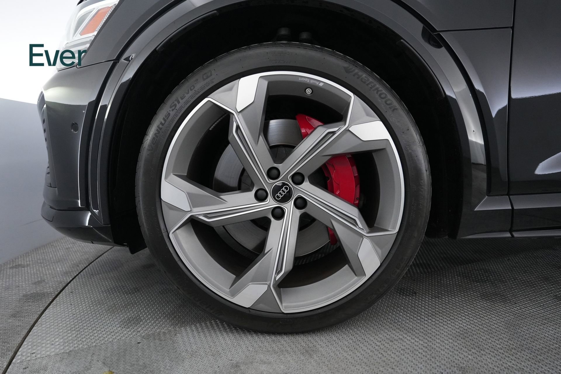 Used 2024 Audi SQ8 e-tron Premium Plus w/ Black Optic Package AWD/4WD image 19