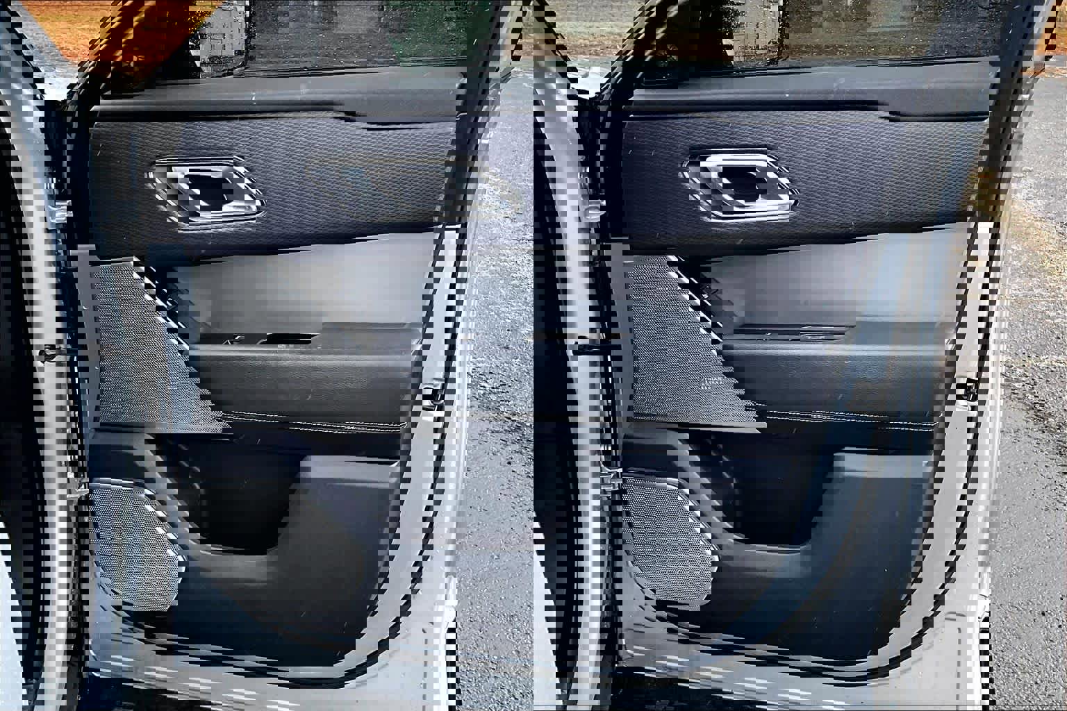 Used 2021 Land Rover Range Rover Velar R-Dynamic S image 24