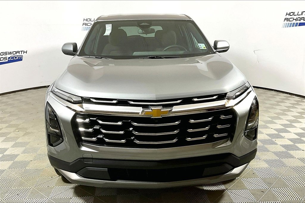 Used 2025 Chevrolet Equinox LT image 2