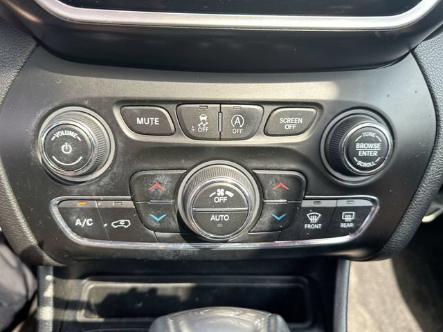 Used 2019 Jeep Cherokee Overland AWD/4WD image 39