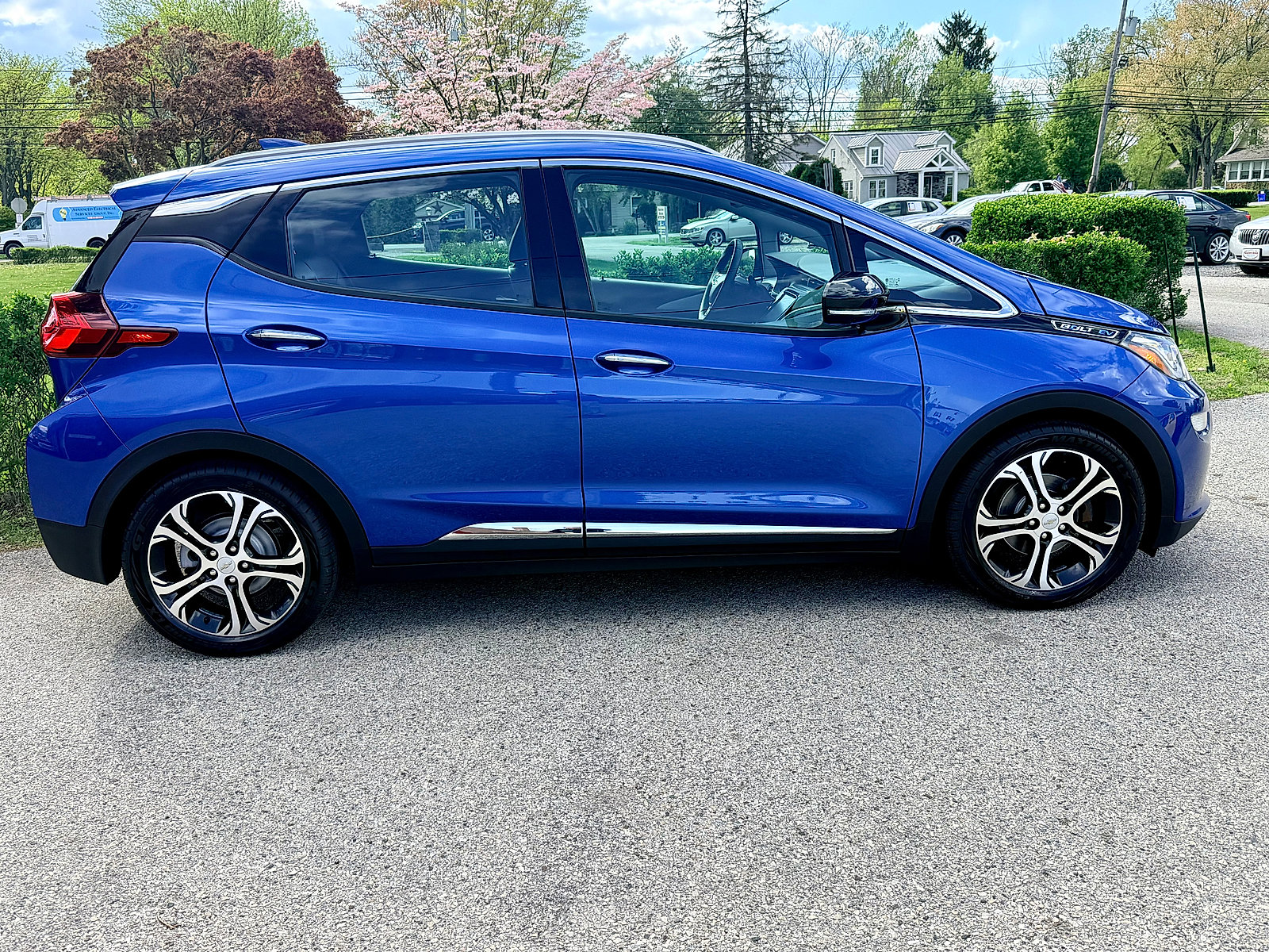 Used 2017 Chevrolet Bolt Premier w/ Driver Confidence II Package FWD image 5