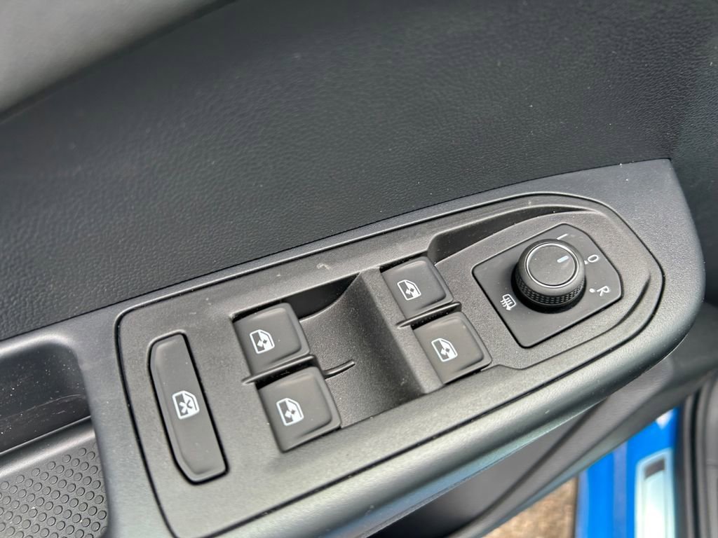 New 2025 Volkswagen Taos SE image 21