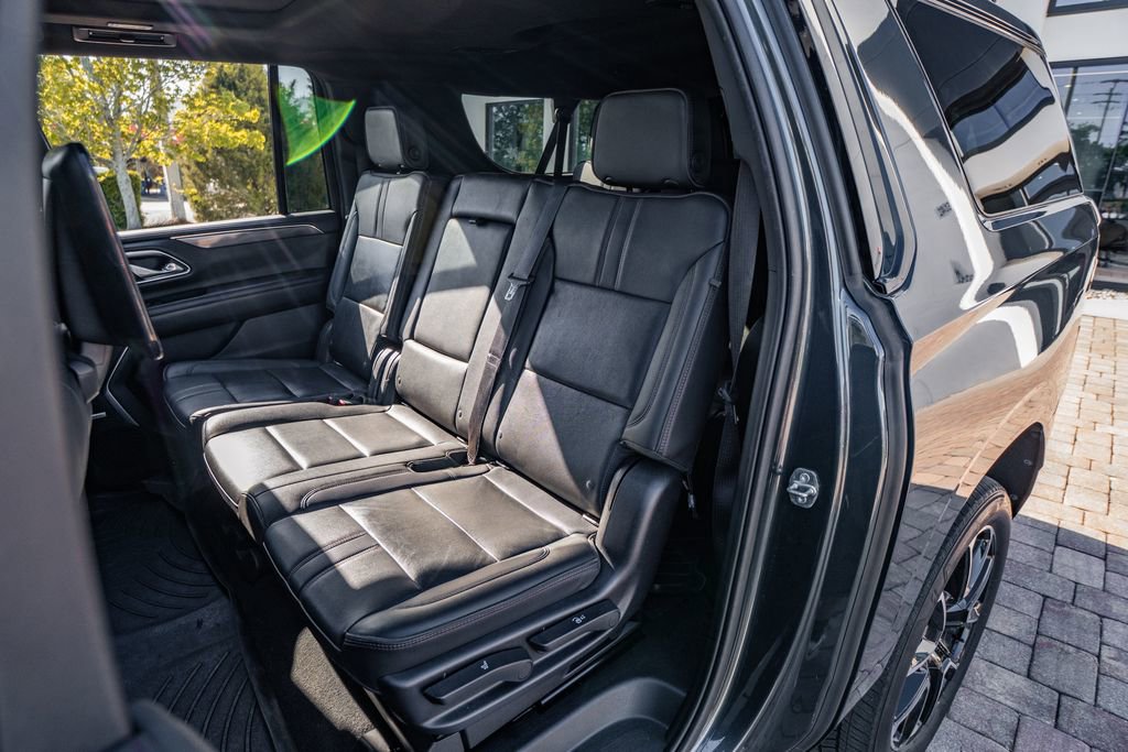 Used 2021 Chevrolet Suburban RST w/ Luxury Package RWD image 35