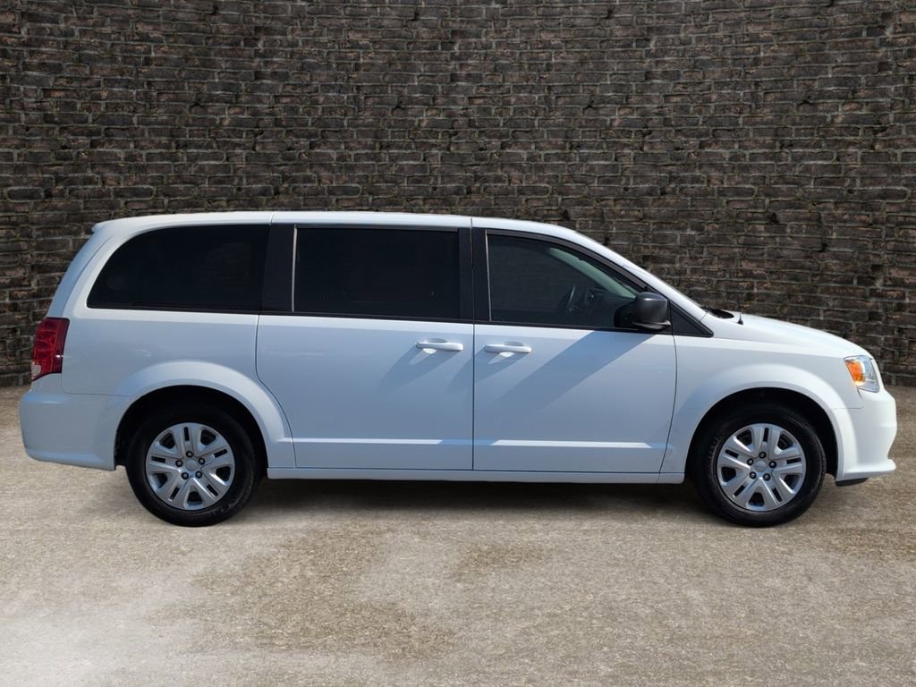 Used 2018 Dodge Grand Caravan SE FWD image 3