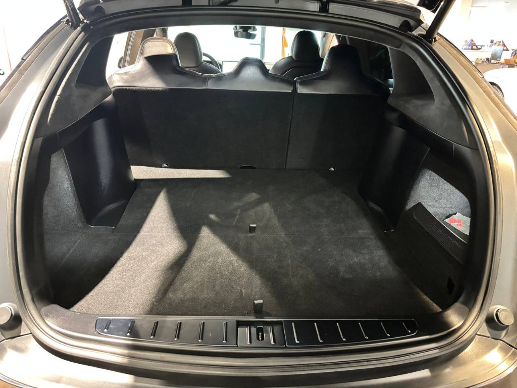 Used 2024 Tesla Model X image 16