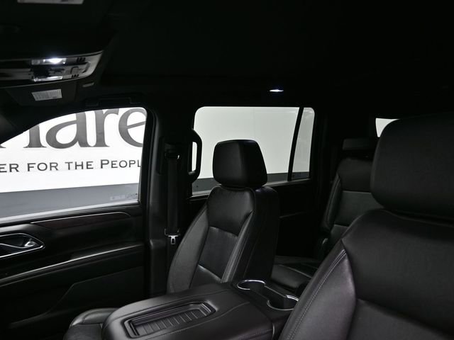 Used 2023 Chevrolet Suburban LT w/ Luxury Package image 17