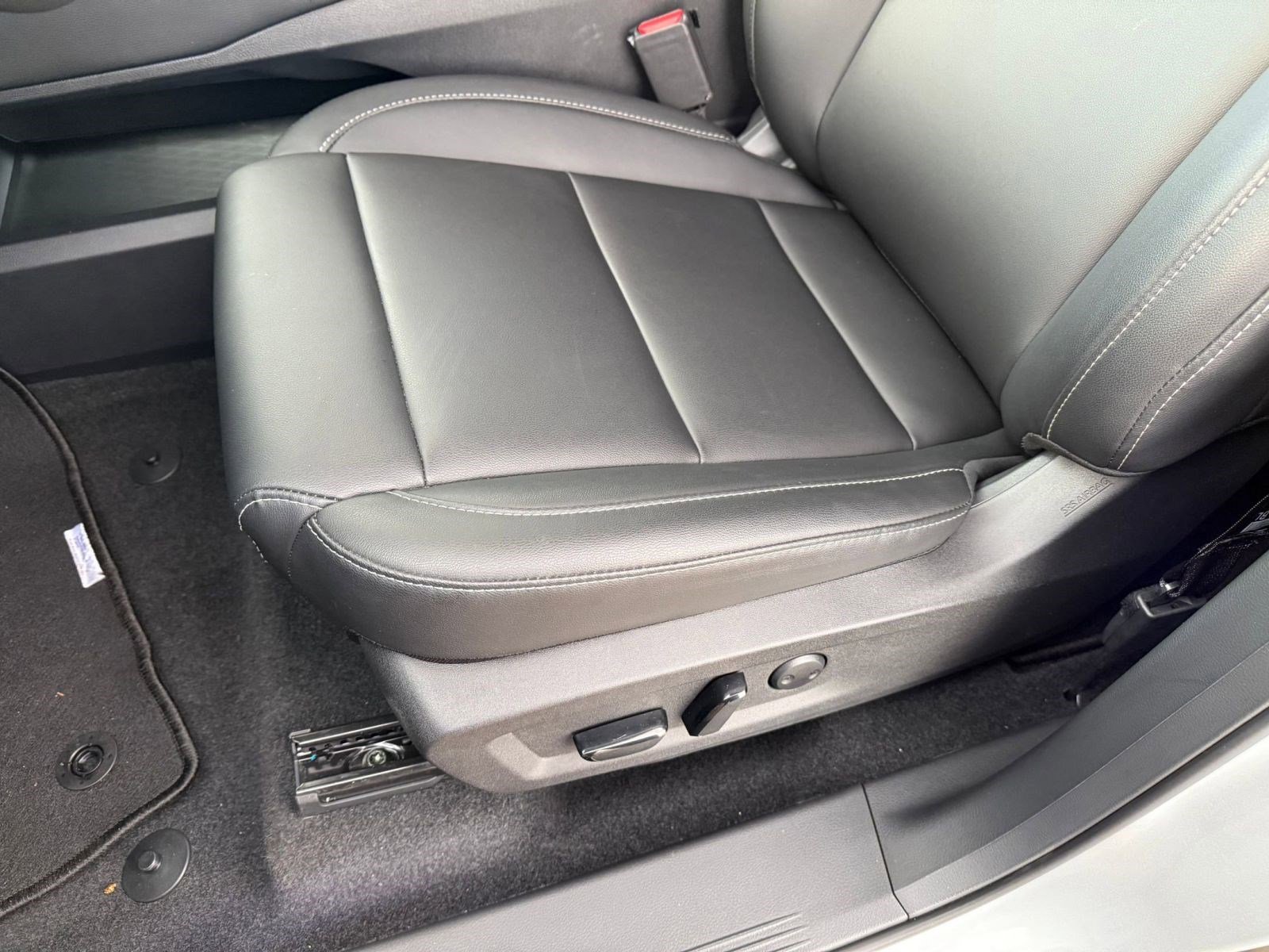 Certified 2025 Nissan Murano SV image 12