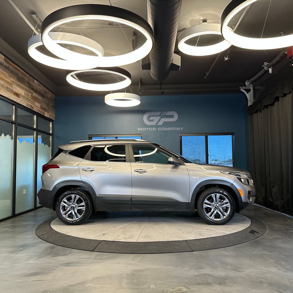 Used 2023 Kia Seltos S AWD/4WD image 2