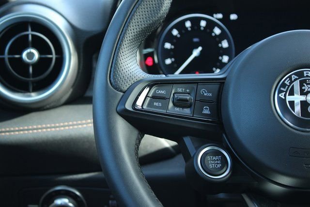 Used 2025 Alfa Romeo Tonale w/ Premium Package image 26